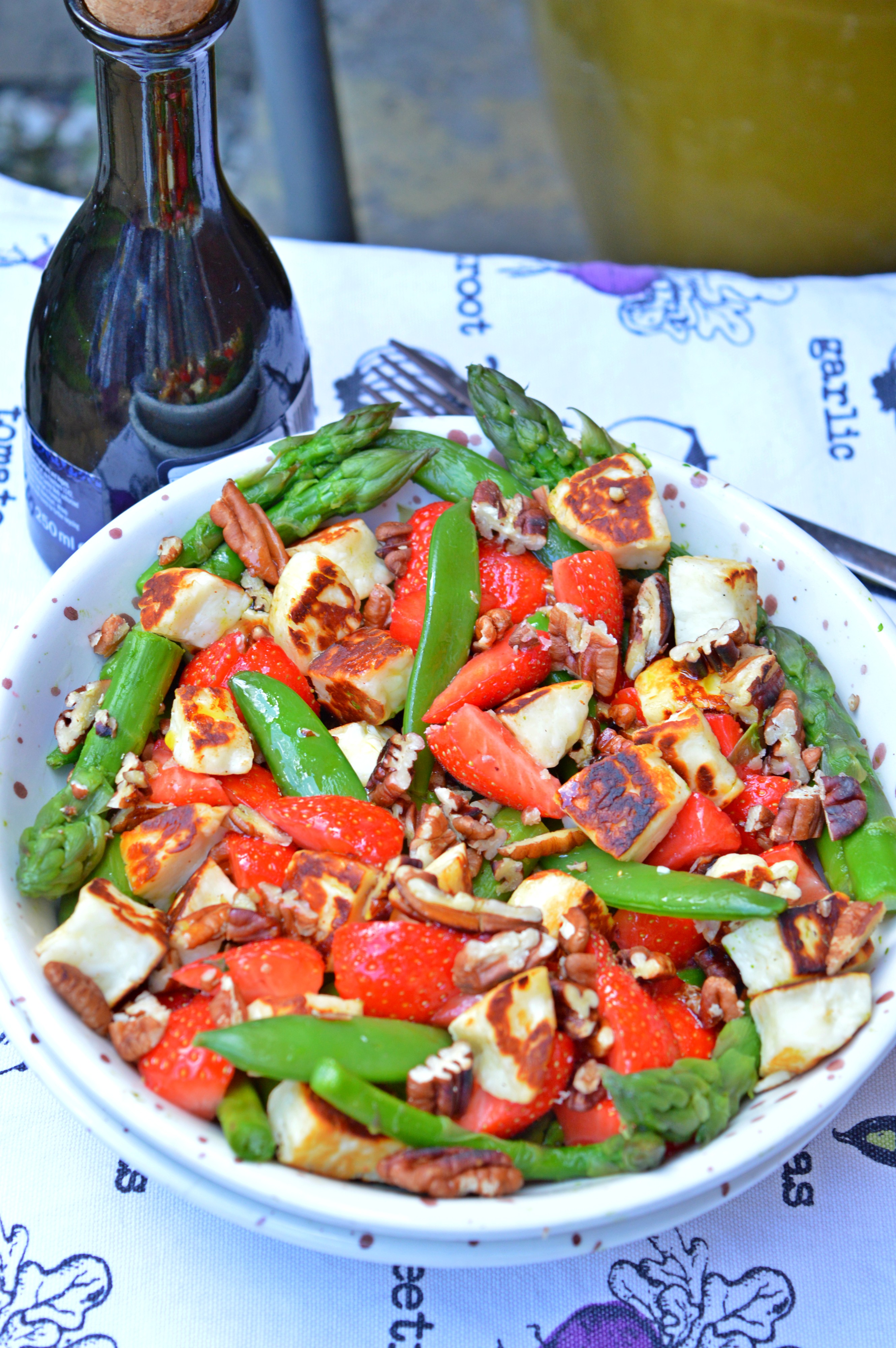 Strawberry Salad with Asparagus & Halloumi
