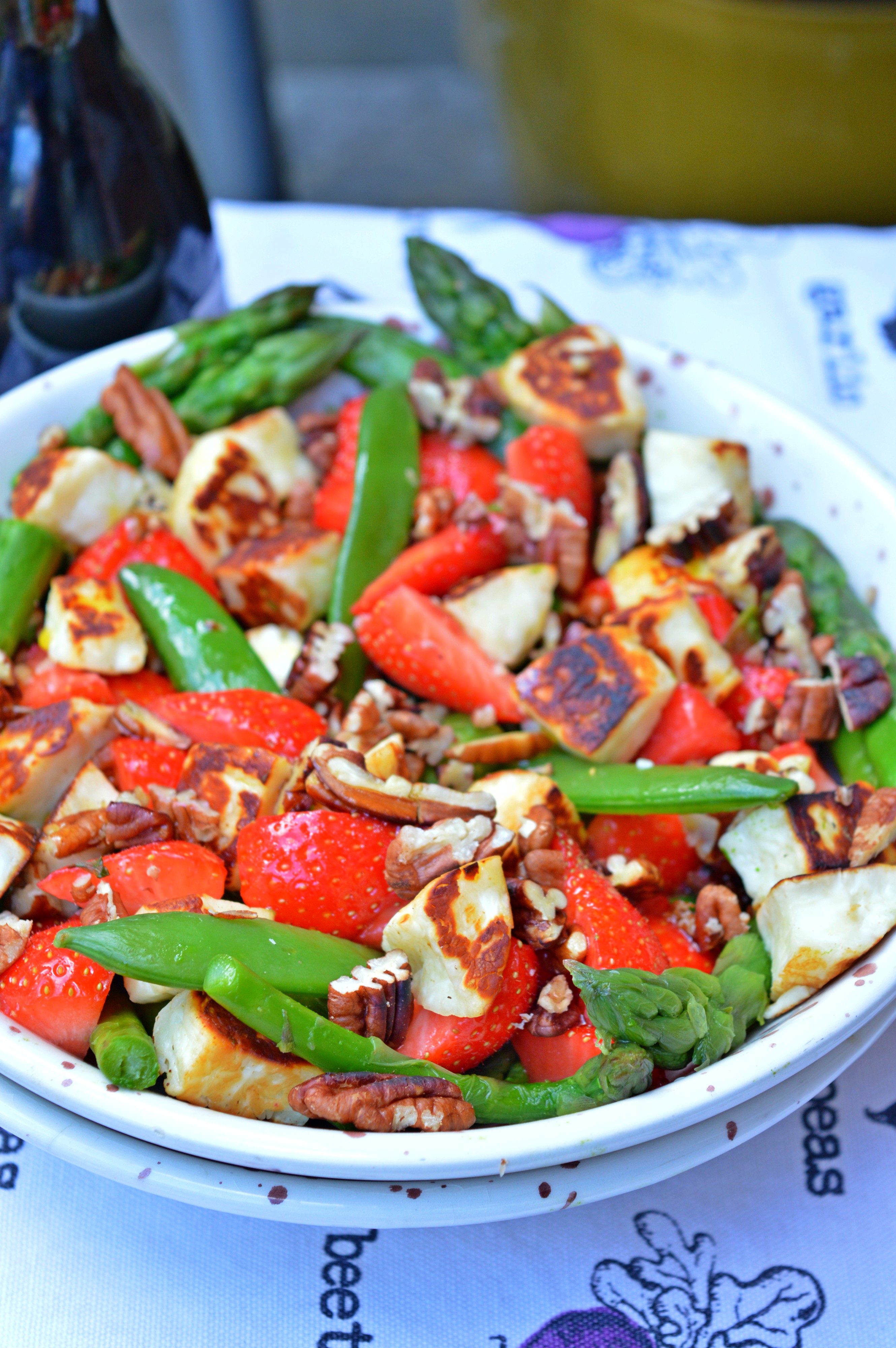 Strawberry Salad with Asparagus & Halloumi