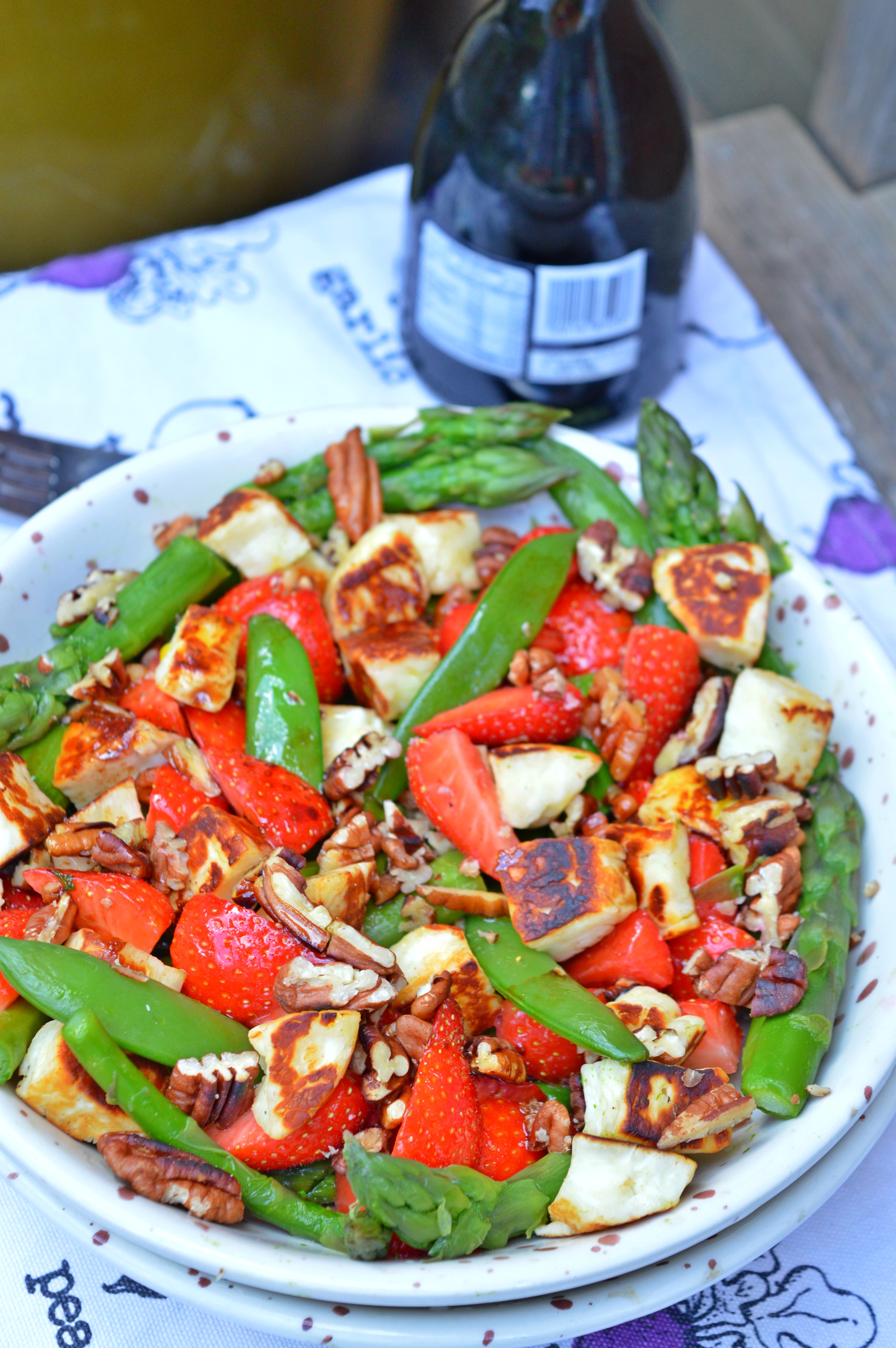 Strawberry Salad with Asparagus & Halloumi