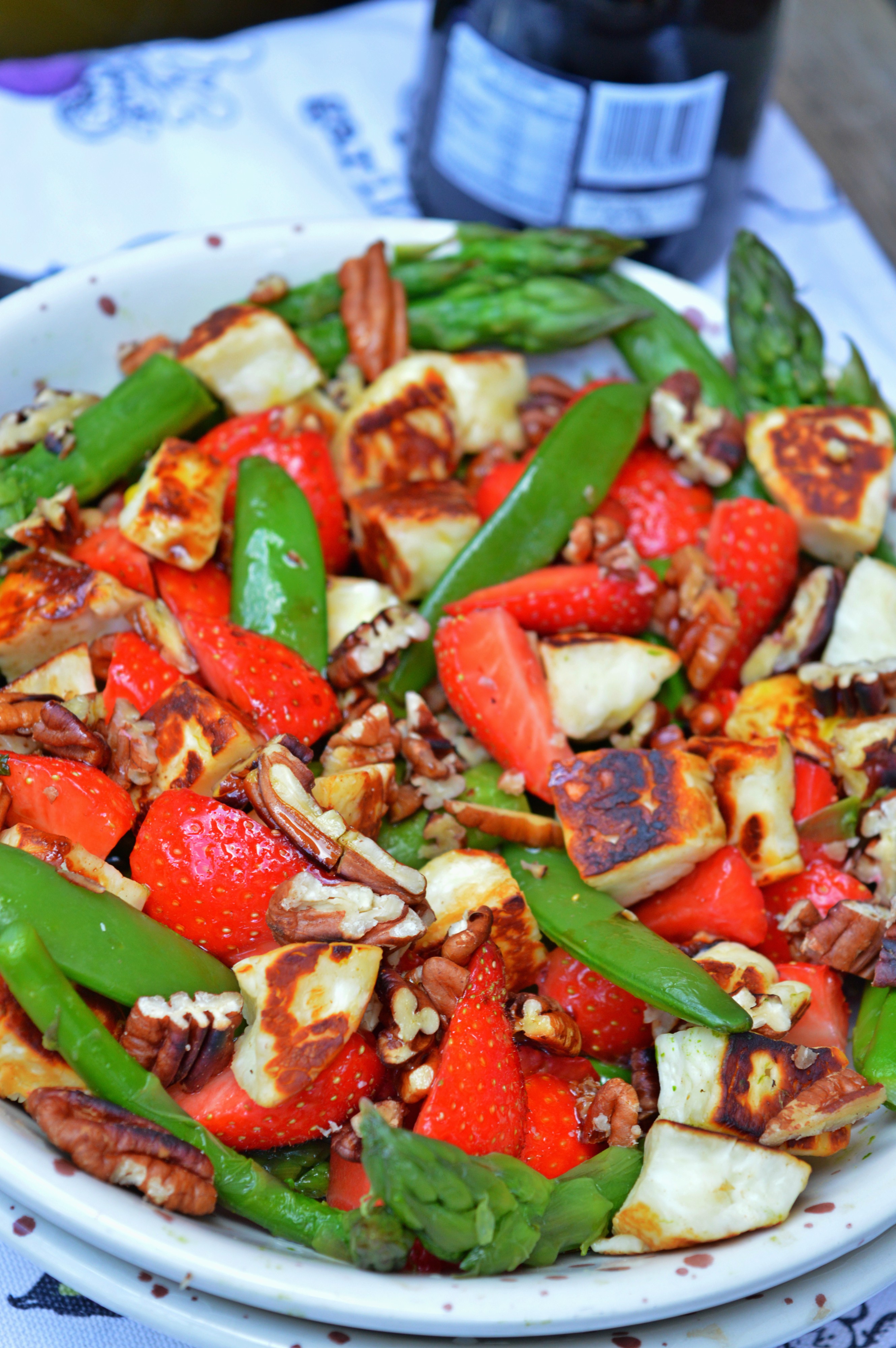 Strawberry Salad with Asparagus & Halloumi