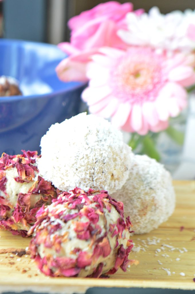 Raw Vegan Macadamia & Cashew Nut Energy Balls