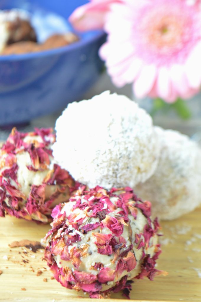 Raw Vegan Macadamia & Cashew Nut Energy Balls