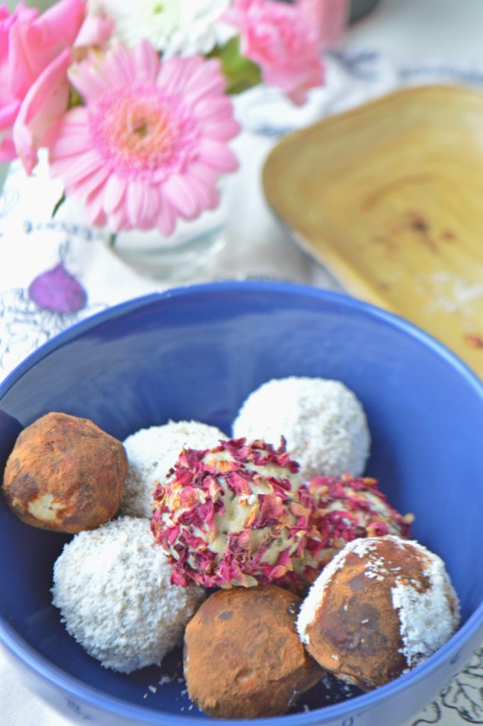 Raw Vegan Macadamia & Cashew Nut Energy Balls