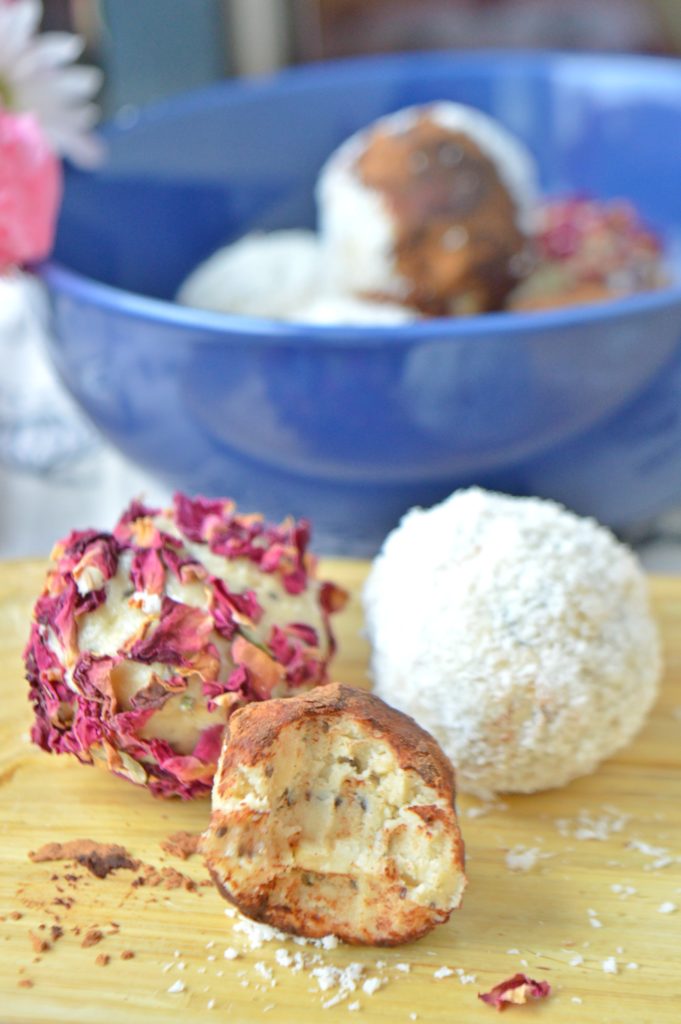 Raw Vegan Macadamia & Cashew Nut Energy Balls