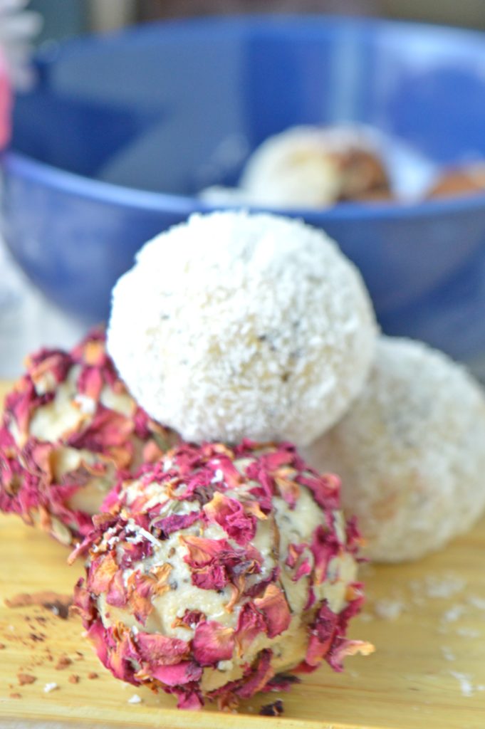 Raw Vegan Macadamia & Cashew Nut Energy Balls