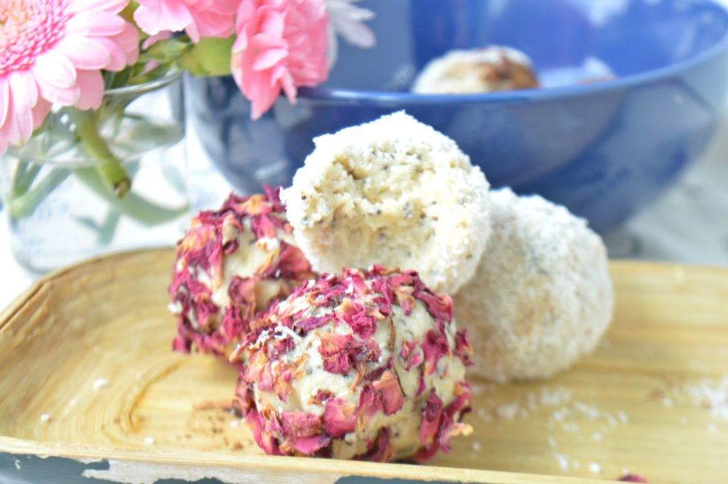 Raw Vegan Macadamia & Cashew Nut Energy Balls