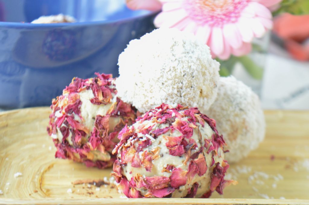 Raw Vegan Macadamia & Cashew Nut Energy Balls