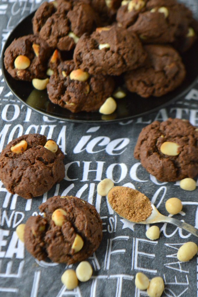 Healthy Macadamia Nut & Carob Powder Cookies 