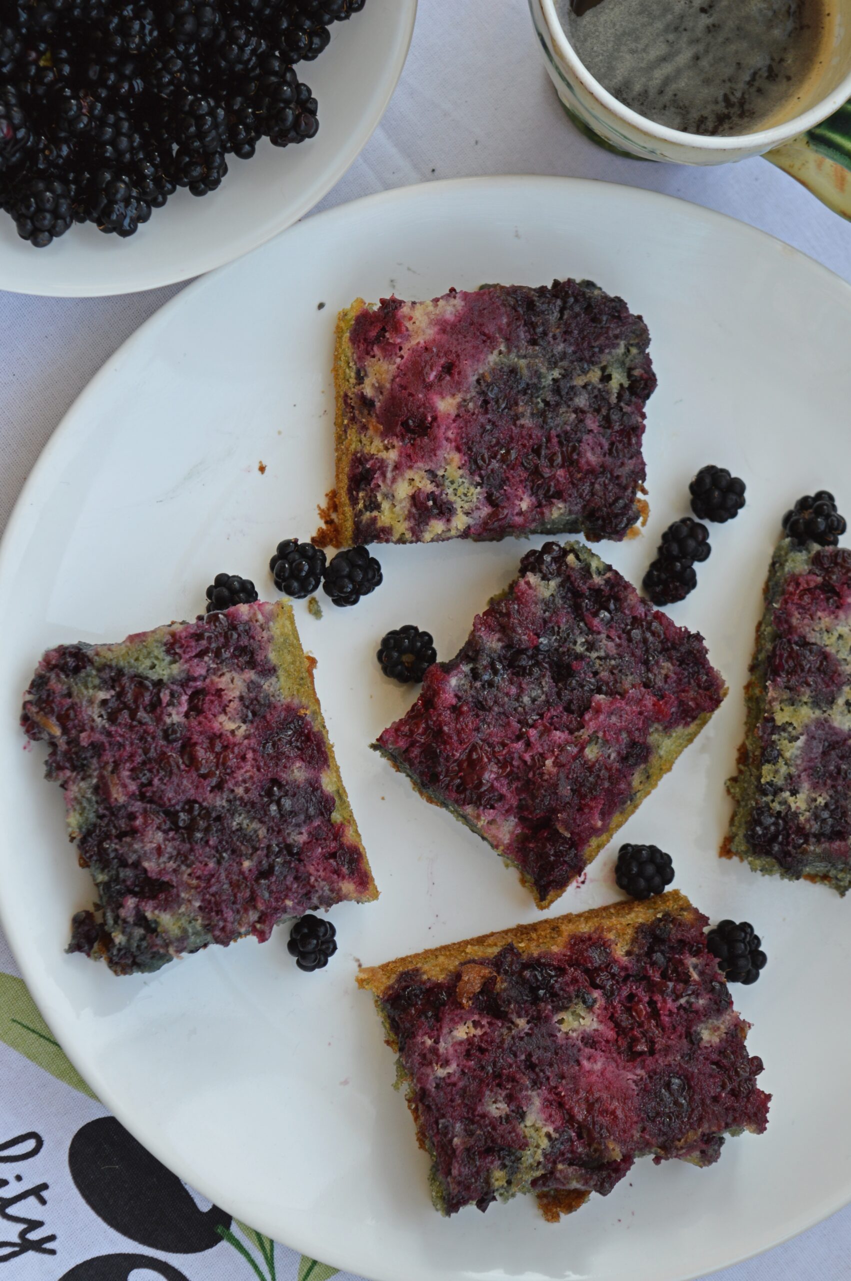 Easy Blackberry Traybake