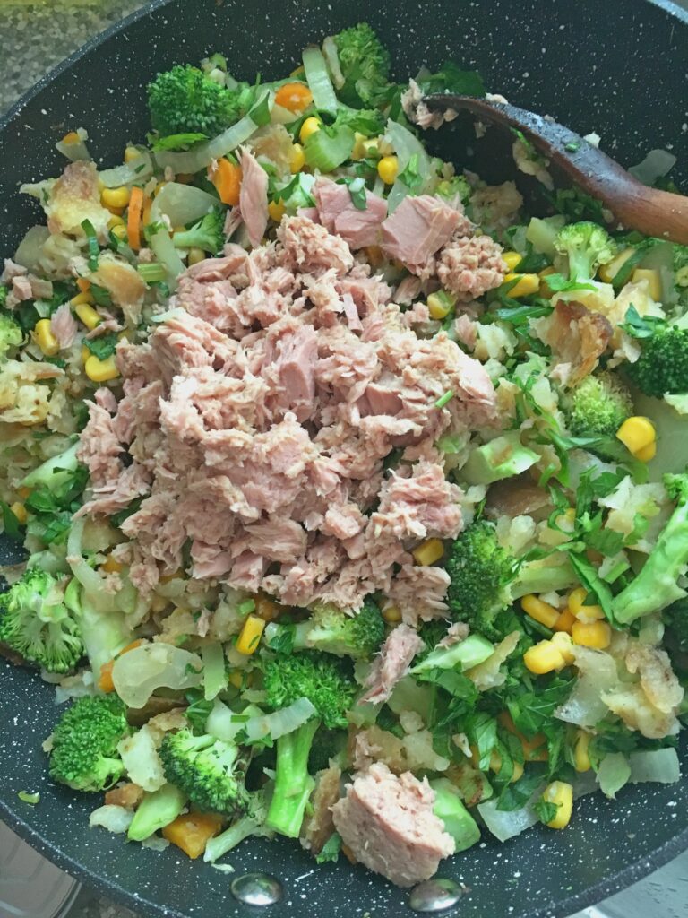 Cheesy Tuna & Broccoli Casseorle