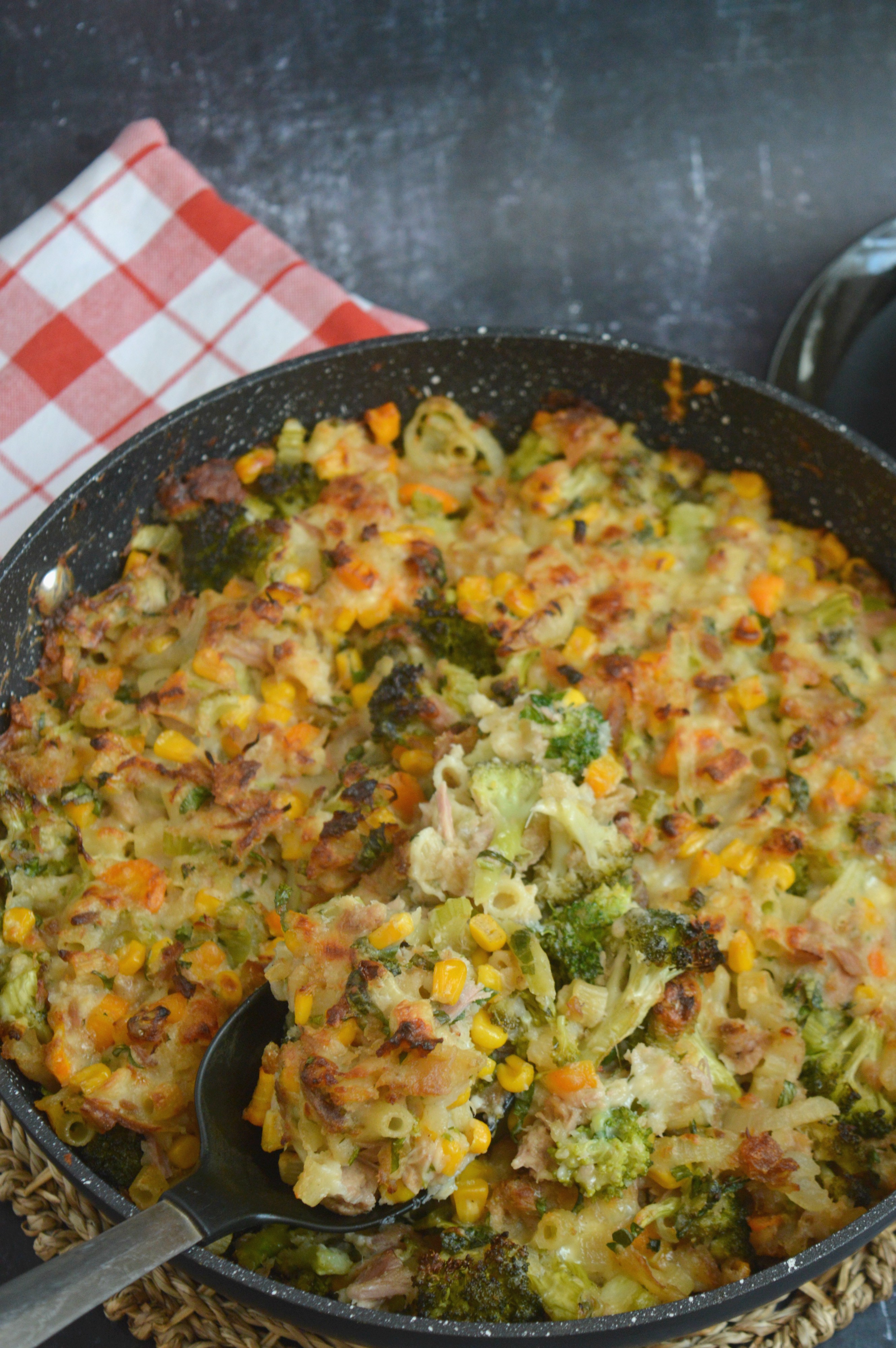 Cheesy Tuna & Broccoli Casserole