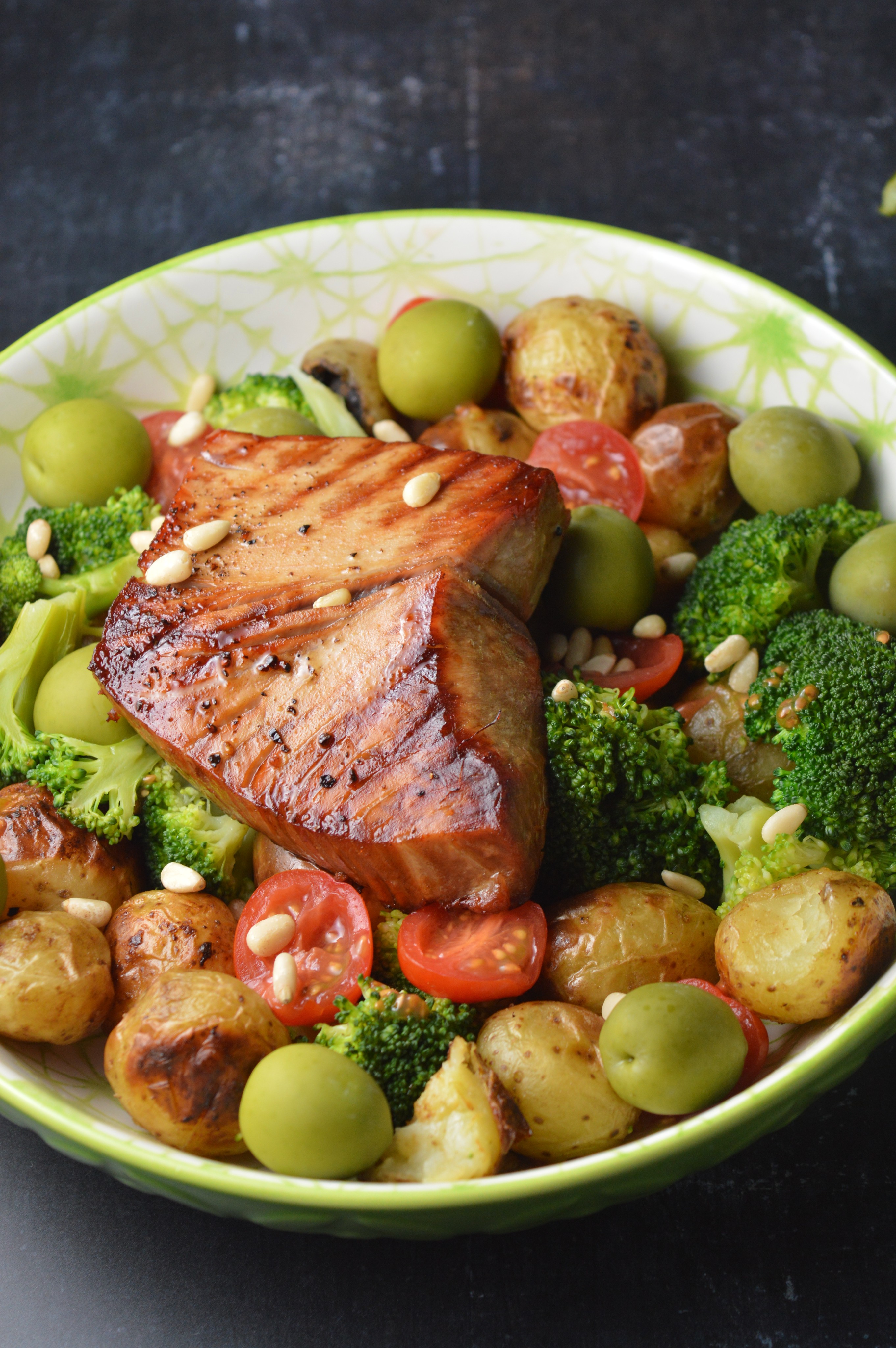 Grilled Tuna Steak Salad 
