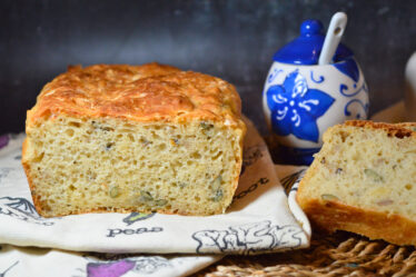 No-Knead Spelt Seeded Bread – Quick, Easy & Delicious Homemade Loaf